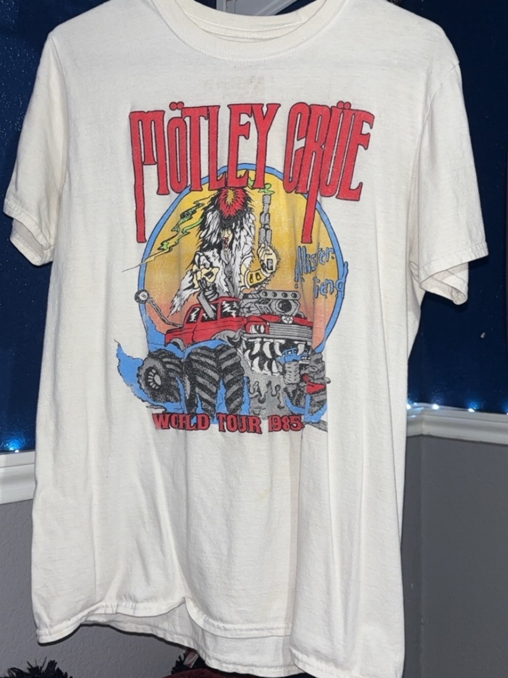 Mötley Crüe World Tour 1985 Vintage Band Tee - White with Red & Blue Graphic